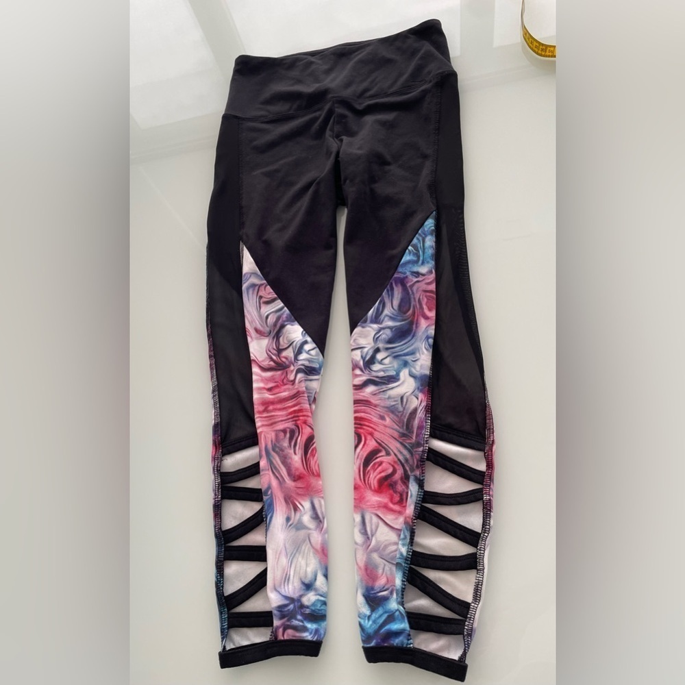Balance Collection leggings size sm
Color black pink CrissCross Ankle Detail